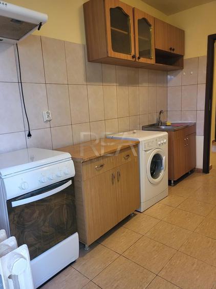 Apartament cu 4 camere semidecomandat, mobilat în Gorjului