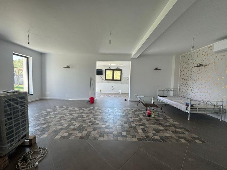 Casă individuală cu 5 camere cu Teren 1000 Mp în Pata
