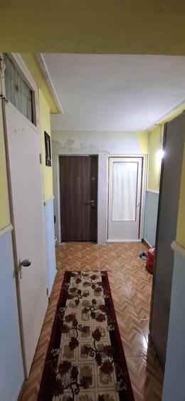 Apartament cu 2 camere decomandat în Uiești
