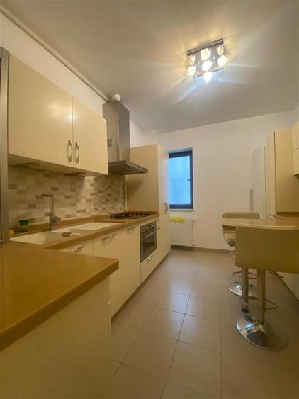 Apartament cu 3 camere semidecomandat, mobilat în Pipera
