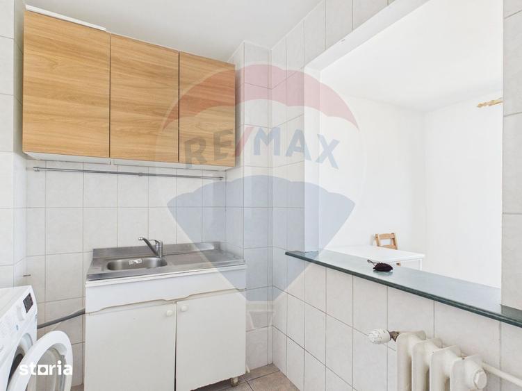 Apartament cu 4 camere, mobilat în Tei