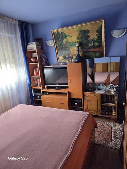 Apartament cu 3 camere decomandat în Republicii