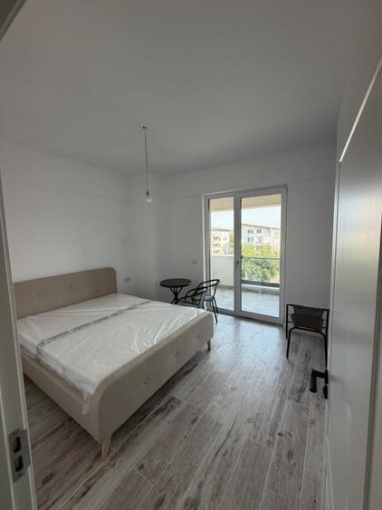 Apartament cu 3 camere decomandat, mobilat în Calea Severinului