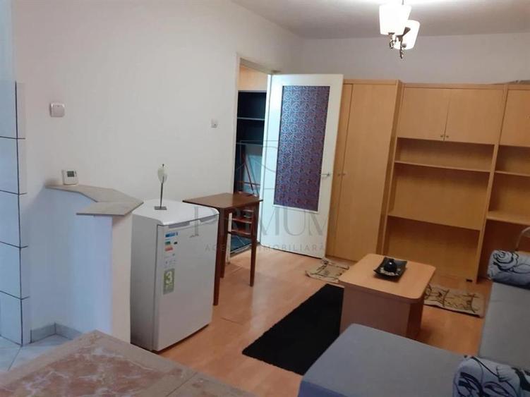 Garsonieră decomandată, mobilată în Lunei