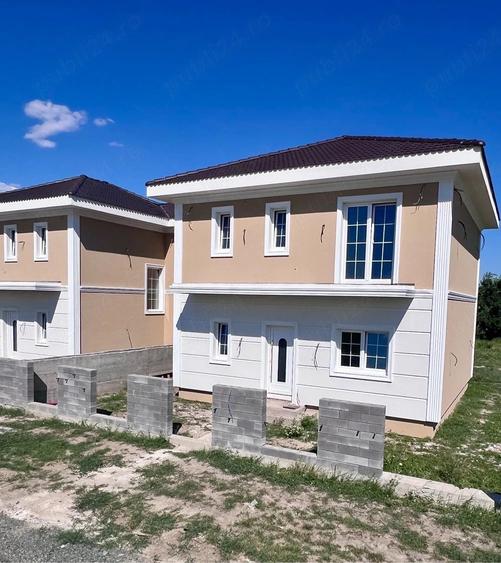 Casă cu 7 camere cu Teren 334 Mp în Central