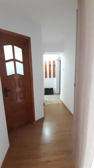 Apartament cu 2 camere semidecomandat în Piața