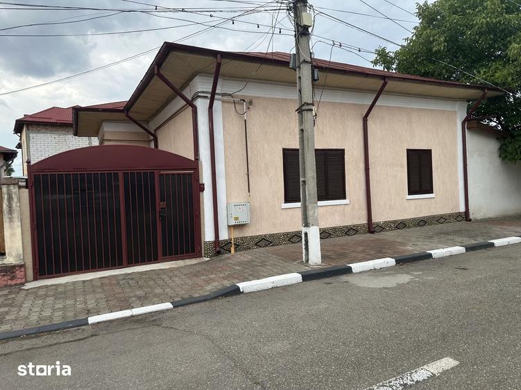 Casă cu 4 camere decomandat cu Teren 420 Mp în Central
