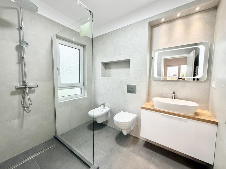 Duplex cu 4 camere cu Canalizare în Moșnița Nouă