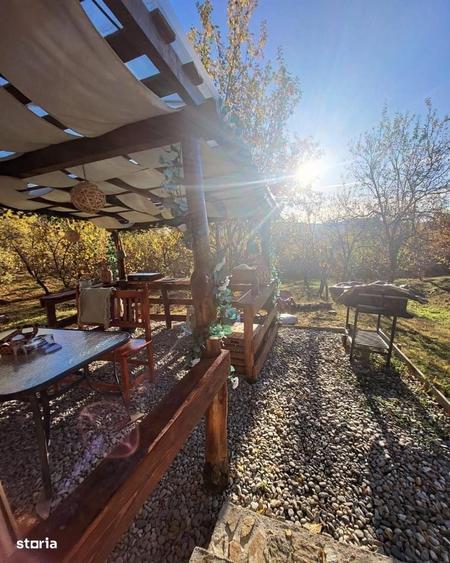 Casă cu 4 camere în Corbi