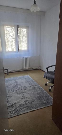Apartament cu 3 camere decomandat în Canta