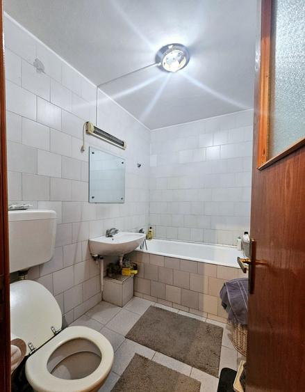 Casă cu 4 camere în Runcu