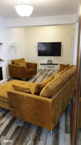 Casă cu 5 camere cu Teren 250 Mp în 1 Decembrie