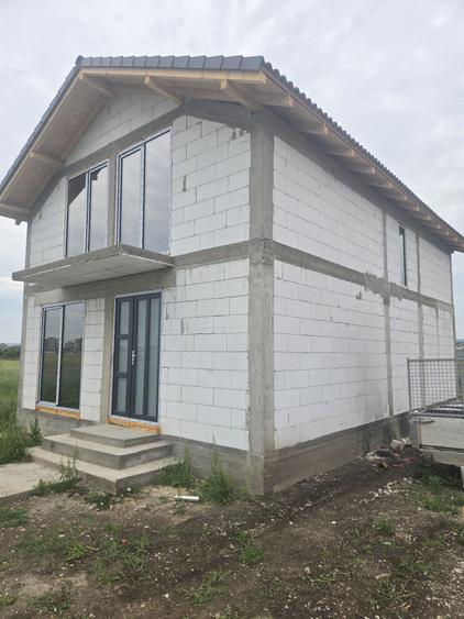 Casă cu 4 camere cu Teren 140 Mp în Central