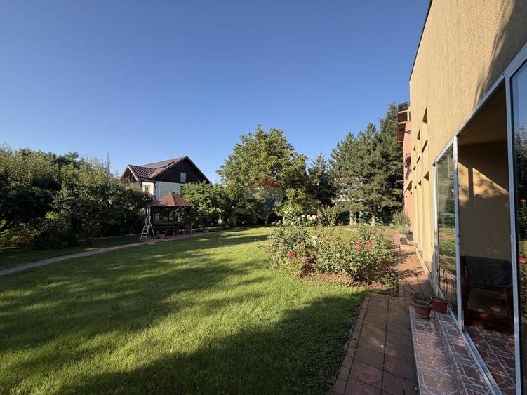 Casă individuală cu 8 camere cu Teren 1947 Mp în Corbeanca