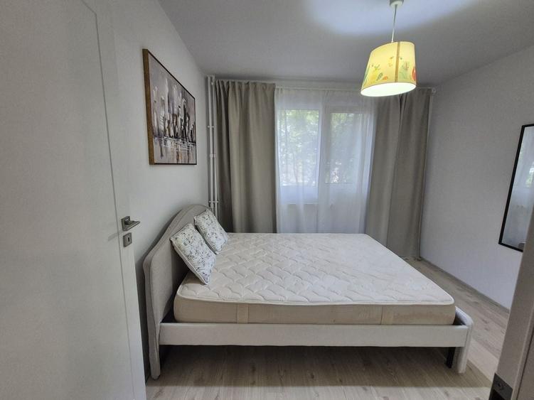 Apartament cu 2 camere semidecomandat în Giurgiului
