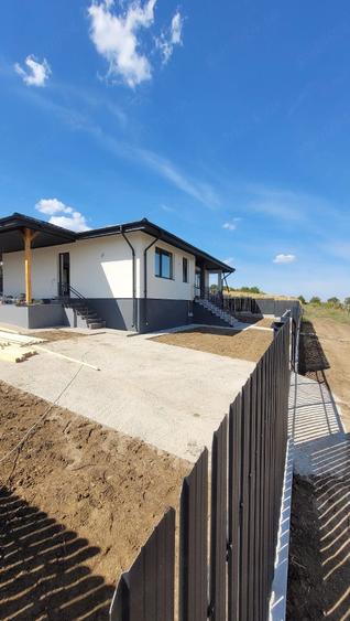 Casă cu 2 camere cu Teren 650 Mp în Chicerea