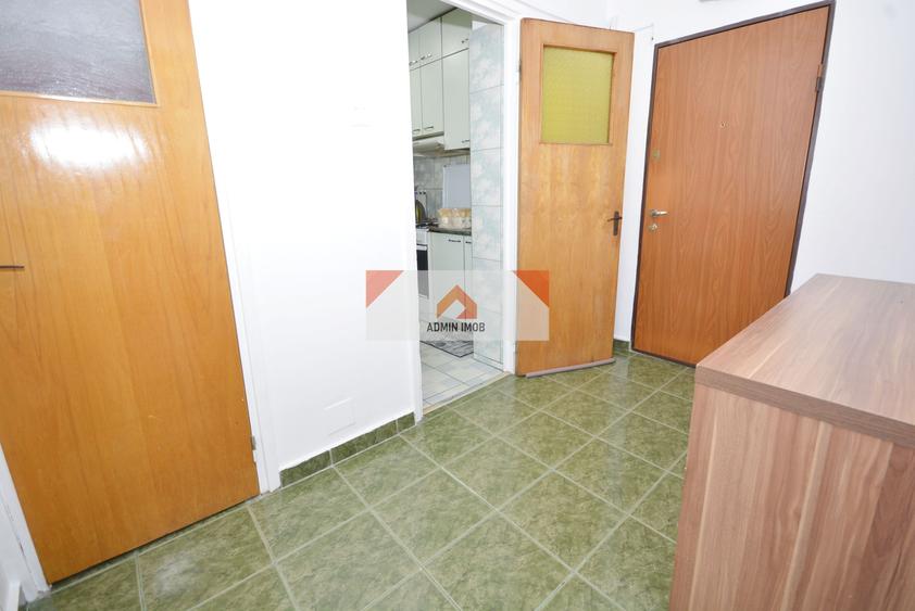 Apartament cu 4 camere decomandat, mobilat în Drumul Taberei