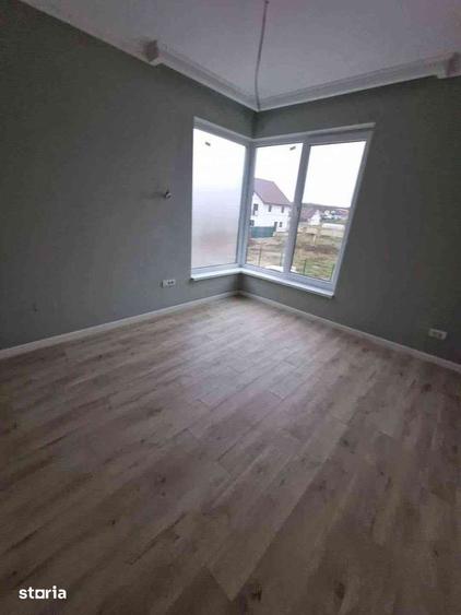 Casă cu 4 camere cu Teren 284 Mp în Sânmartin