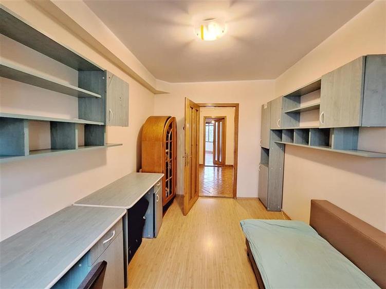 Apartament cu 3 camere decomandat, mobilat în 9 Mai