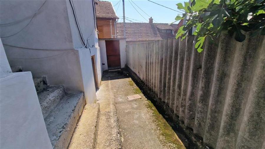 Casă individuală cu 5 camere cu Canalizare în Muncitoresc
