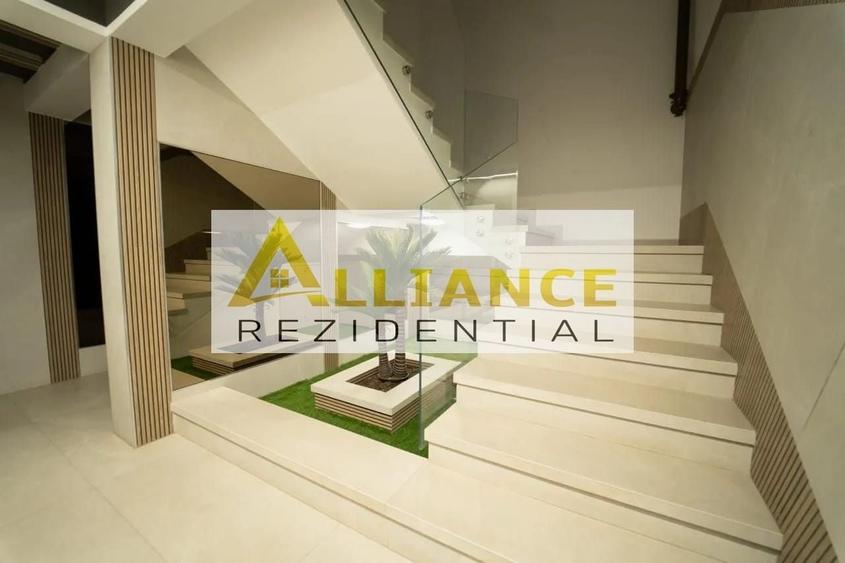 Penthouse cu 3 camere decomandat în Central