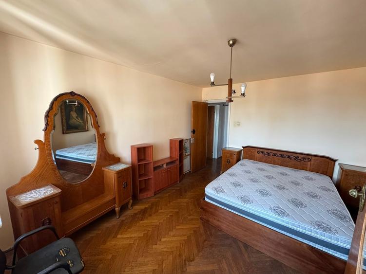 Apartament cu 3 camere decomandat în 1 Mai
