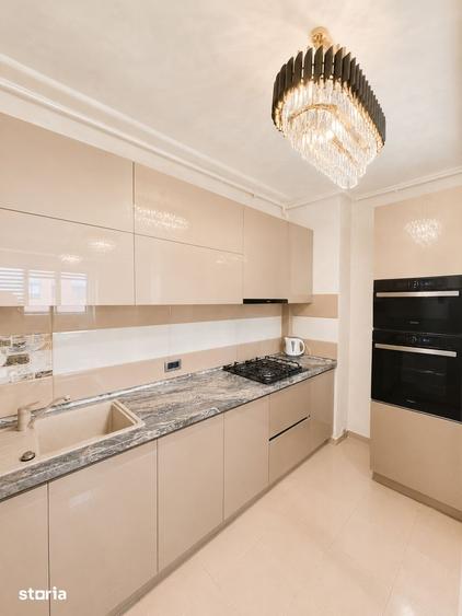 Apartament cu 3 camere decomandat în Tractorul