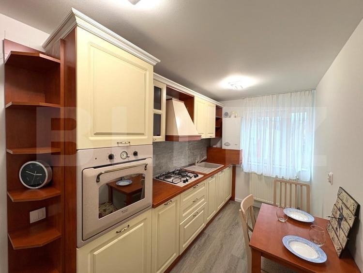 Apartament cu 2 camere semidecomandat, mobilat în Zorilor