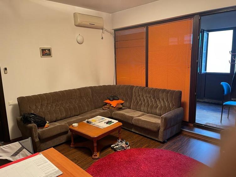 Apartament cu 2 camere semidecomandat, mobilat în Pajura