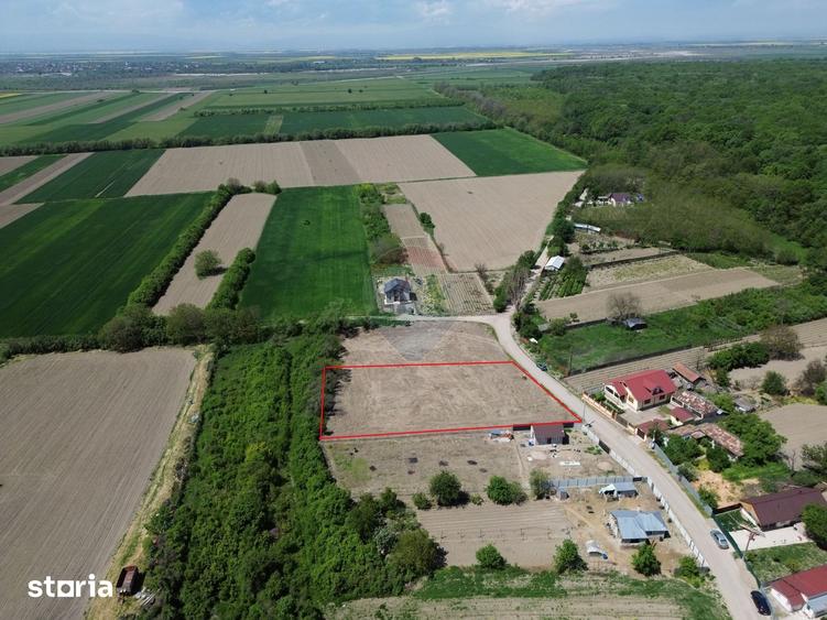 Teren de 1660 mp, în Vânători