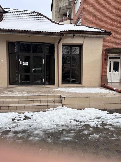 Spațiu comercial, în Central