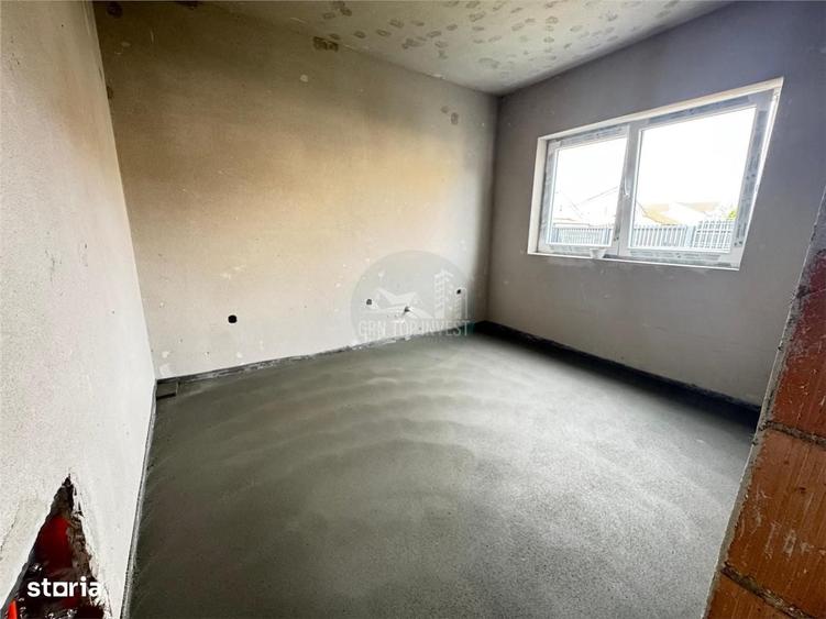 Casă cu 4 camere în Șura Mică