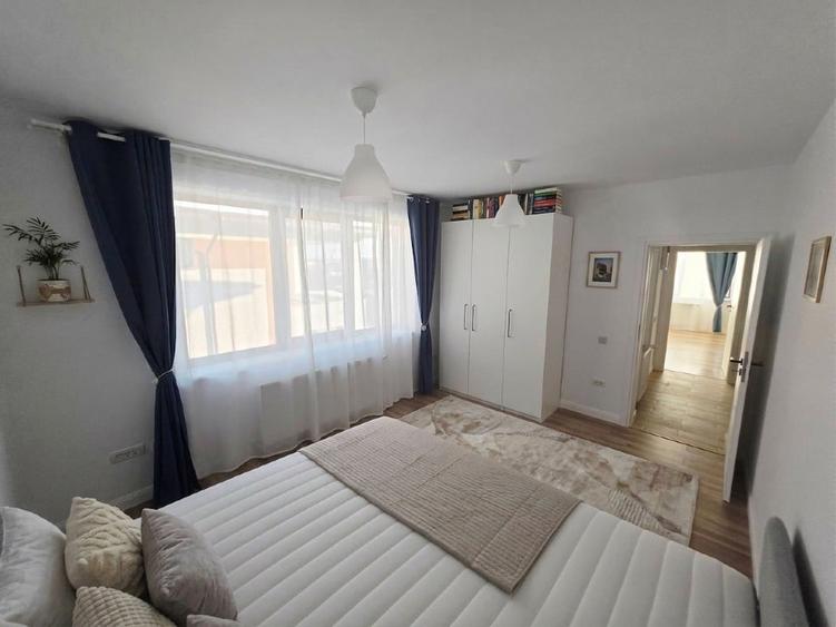 Duplex cu 5 camere cu Canalizare în 1 Decembrie 1918