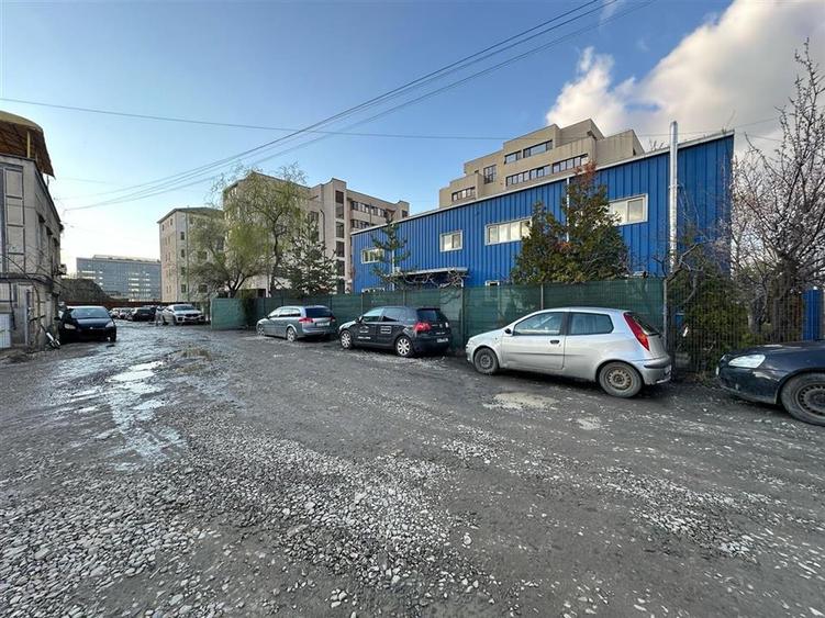 Spațiu industrial, de 1,000 mp, în Baza 3