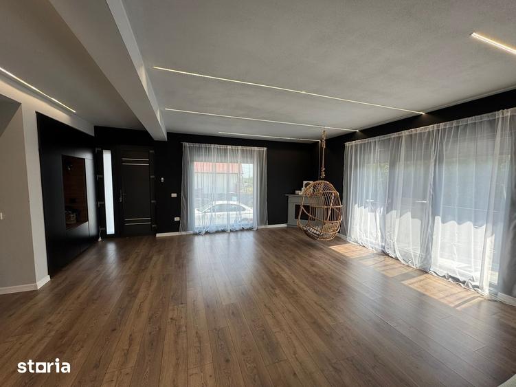 Casă cu 6 camere cu Teren 3226 Mp în Exterior Vest