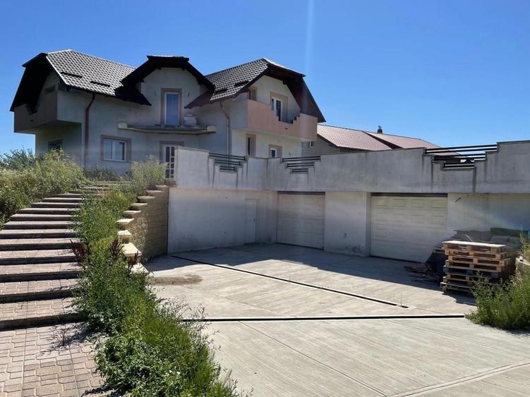 Casă cu 4 camere în Mihoveni