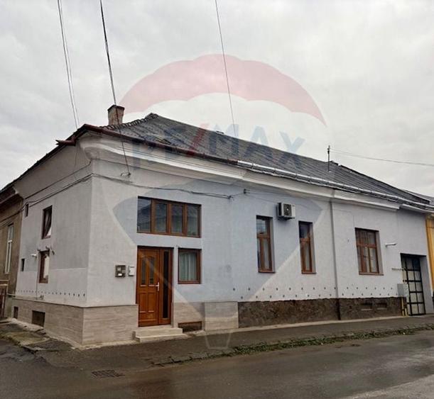 Apartament tip casa cu 4 camere de vânzare în zona Ultracentral - 1
