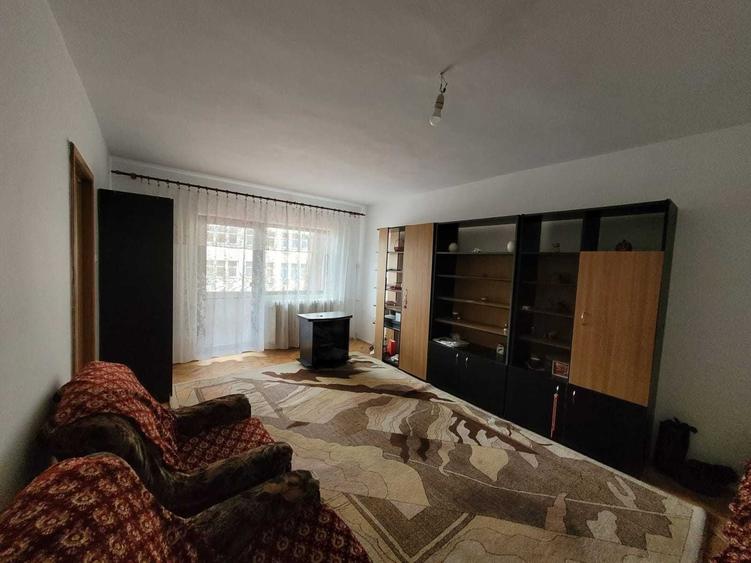 Garsonieră decomandată în Central