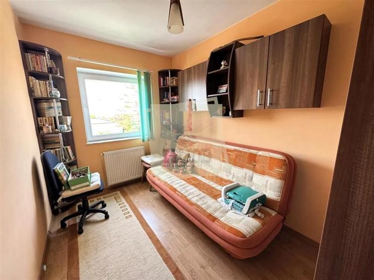 Apartament cu 3 camere decomandat, mobilat în Valea Aurie
