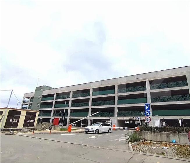 Apartament cu 2 camere semidecomandat, mobilat în Tractorul
