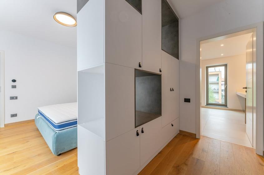 Apartament cu 4 camere decomandat, mobilat în Ultracentral
