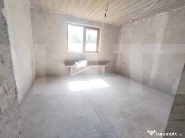 Casă cu 3 camere cu Teren 3500 Mp în Central