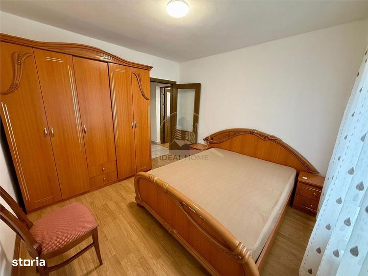 Apartament cu 3 camere semidecomandat în Podu Roș