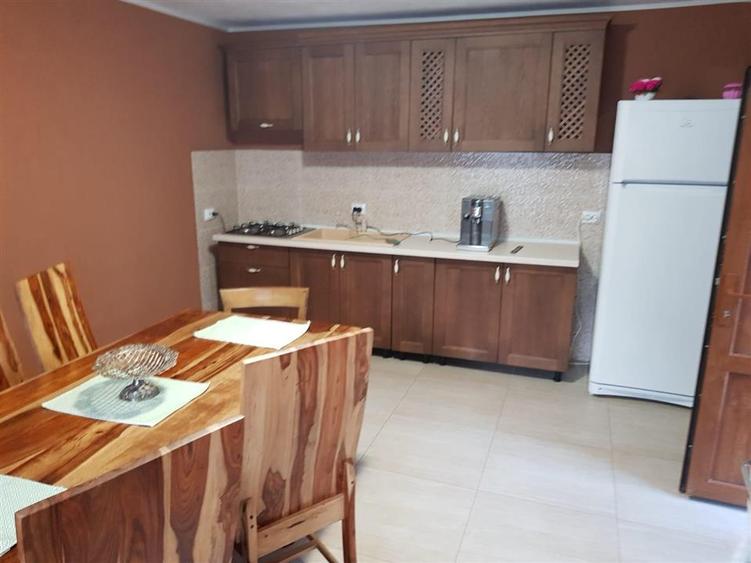 Casă cu 7 camere cu Teren 5000 Mp în Bulzeștii de Sus