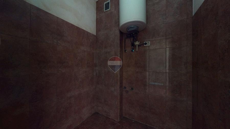 Apartament cu 3 camere semidecomandat, mobilat în Florilor