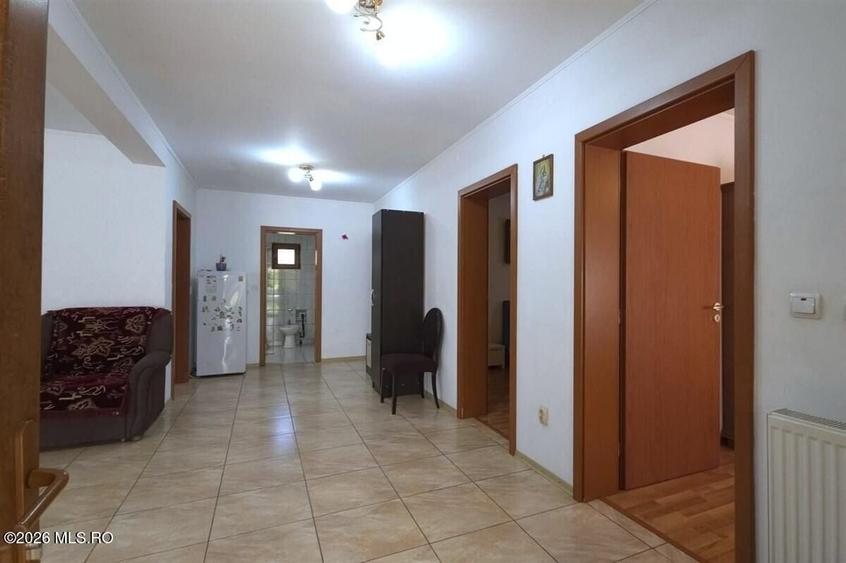 Casă individuală cu 5 camere cu Canalizare în Castelu