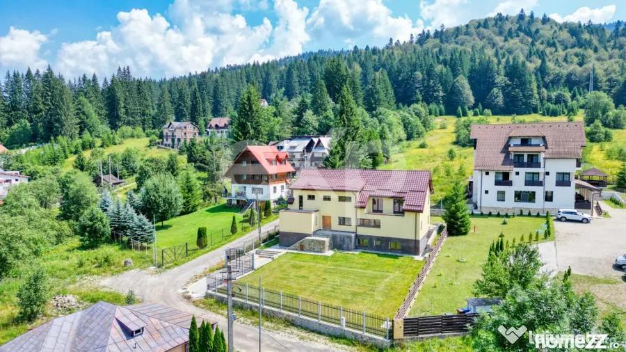 Casă cu 7 camere cu Teren 1000 Mp în Malul Ursului