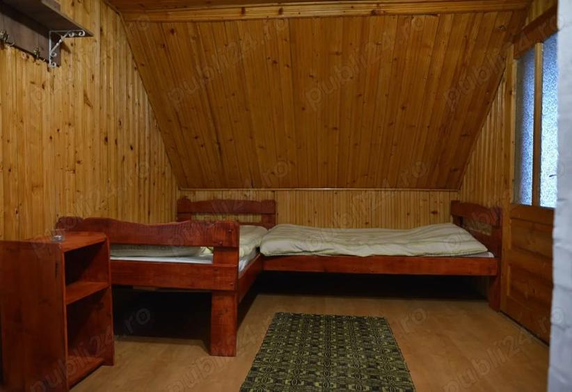 Casă cu 4 camere cu Teren 2100 Mp în Poiana Stampei