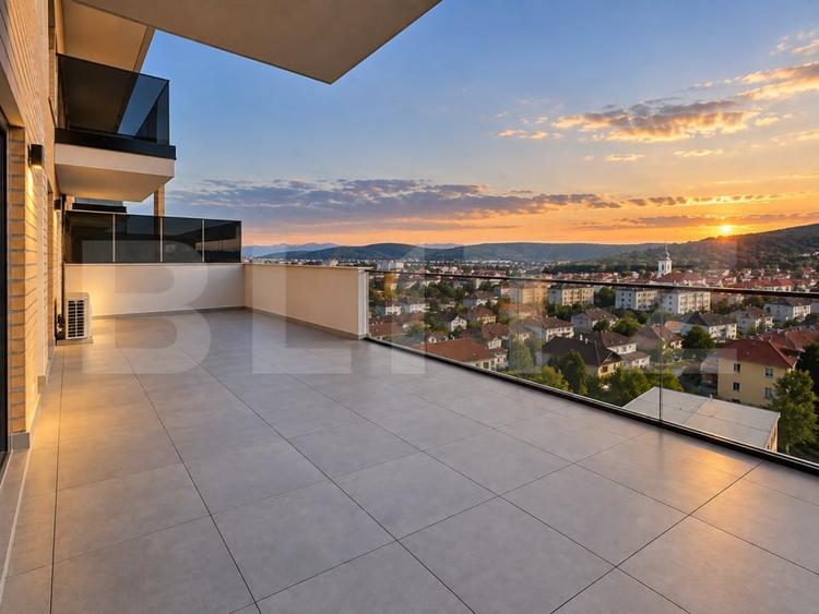 Penthouse cu 3 camere decomandat, mobilat în Central