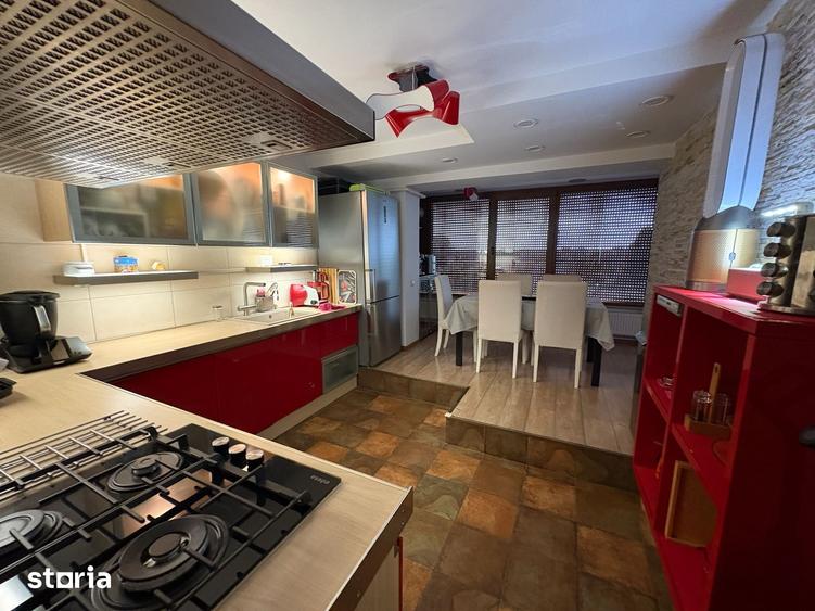 Apartament cu 5 camere în Tomis I